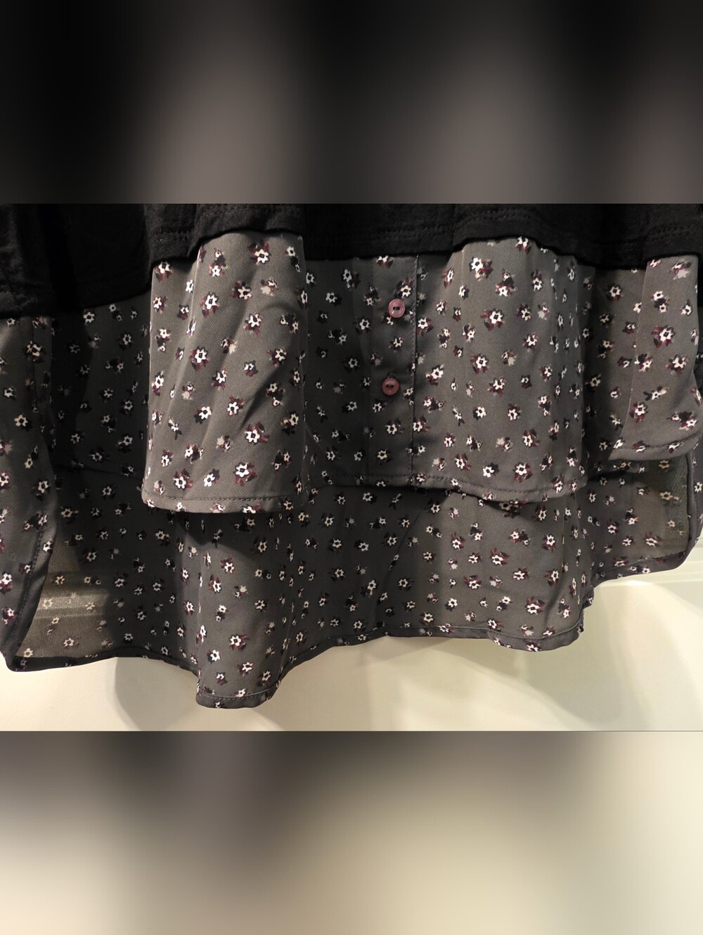 Womens Lightweight Top With Collar And Floral Detail - Picture 3 of 5
